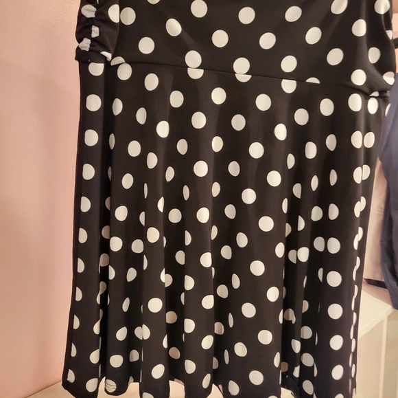black with white polka dots women's knee high skirt from Maurice's size large - Picture 2 of 4